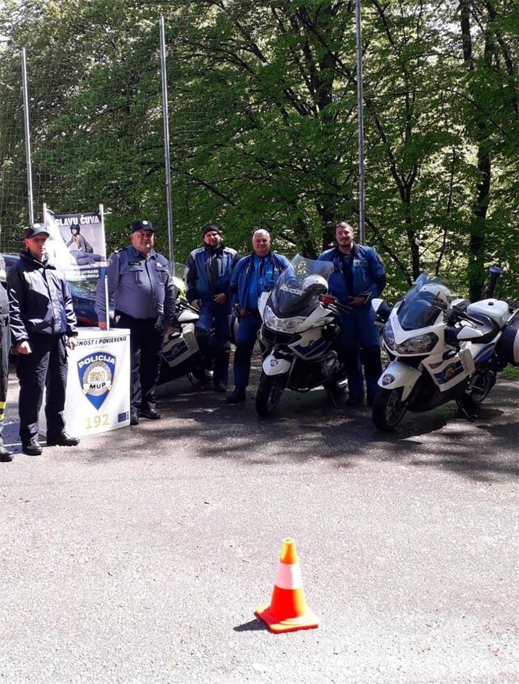 Slika /Novi direktorij/Nove slike-MUP/blagoslov motora 5.jpg